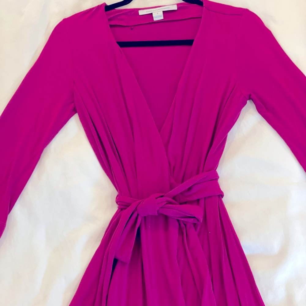 Diane Von Furstenberg, wrap dress, size 6, Rayon and Spandex mix.